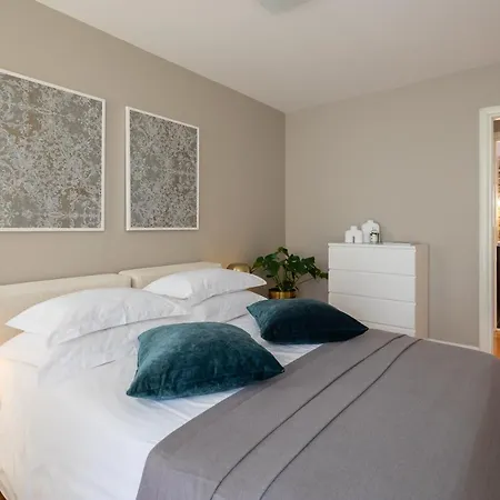 Royal Palms Luxury Apartman *