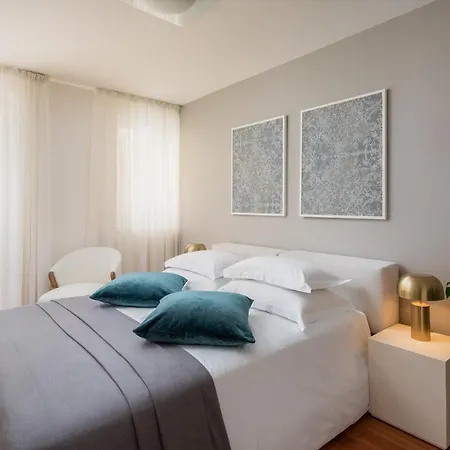 Royal Palms Luxury * Split